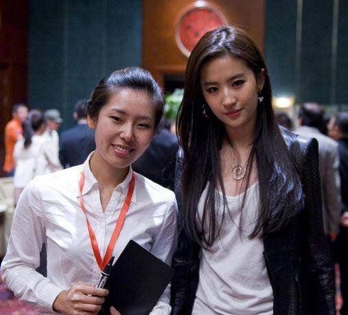 明星和普通人的脸的对比,明星的脸为什么会这么精致