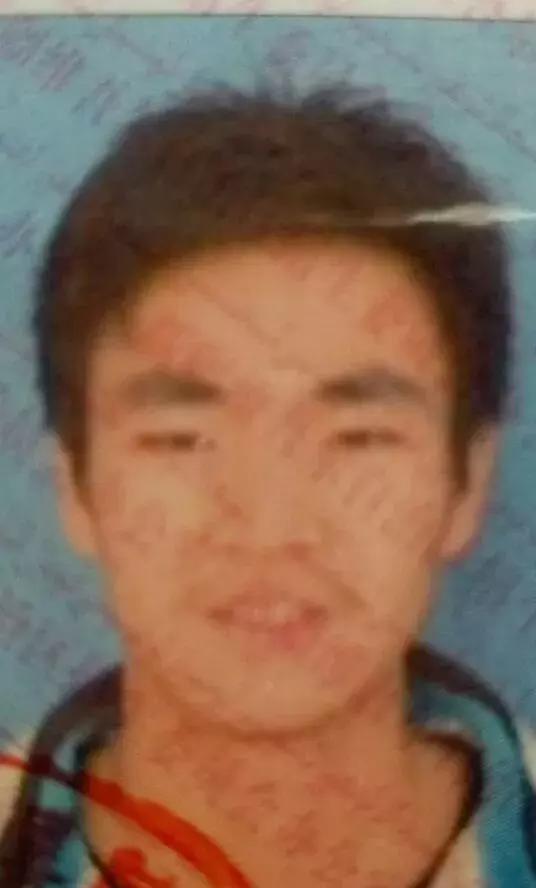 小伙戒赌2年,小伙戒烟一年后