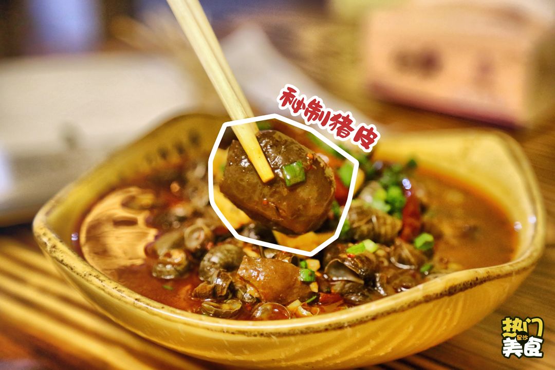 星沙这个老板竟把烧烤店开在远离闹市的偏僻之地，居然还火到不行