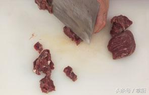 菠萝炒牛肉的正确方法,半个菠萝牛肋条