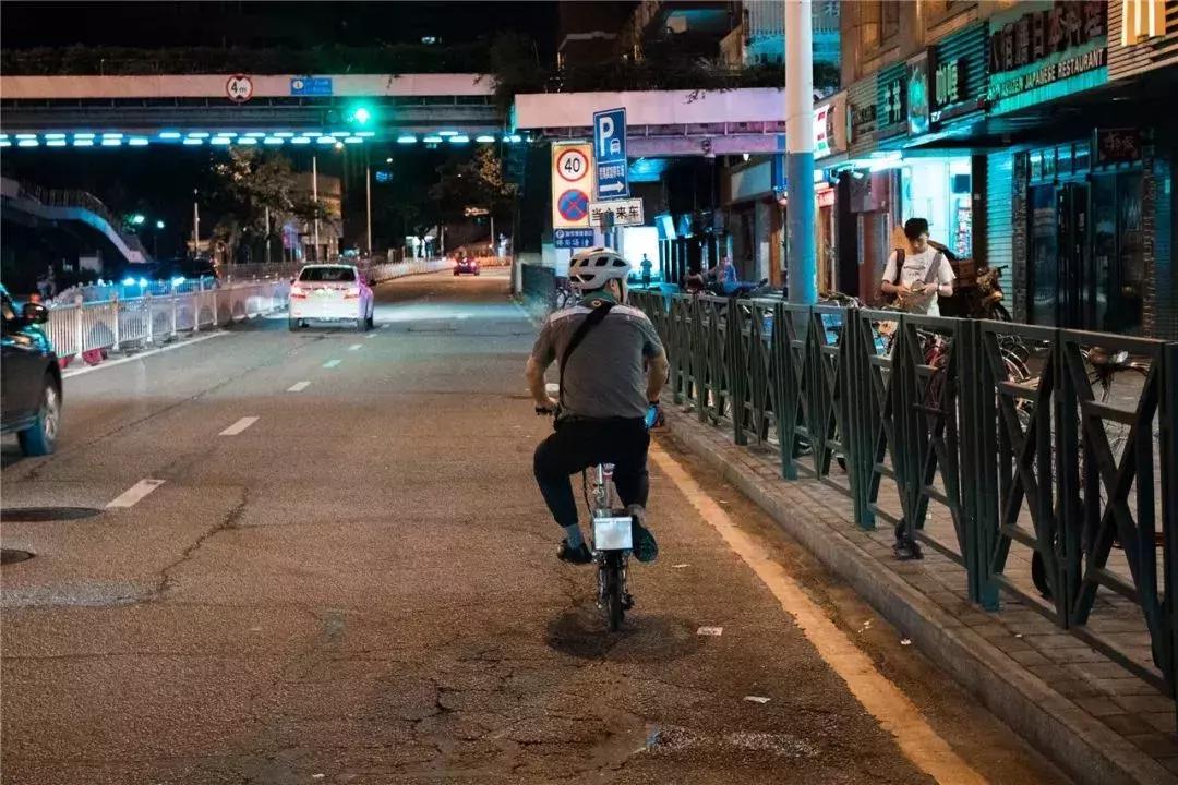 工资5000，还贷7000：深圳人的夜晚，其实比白天更忙