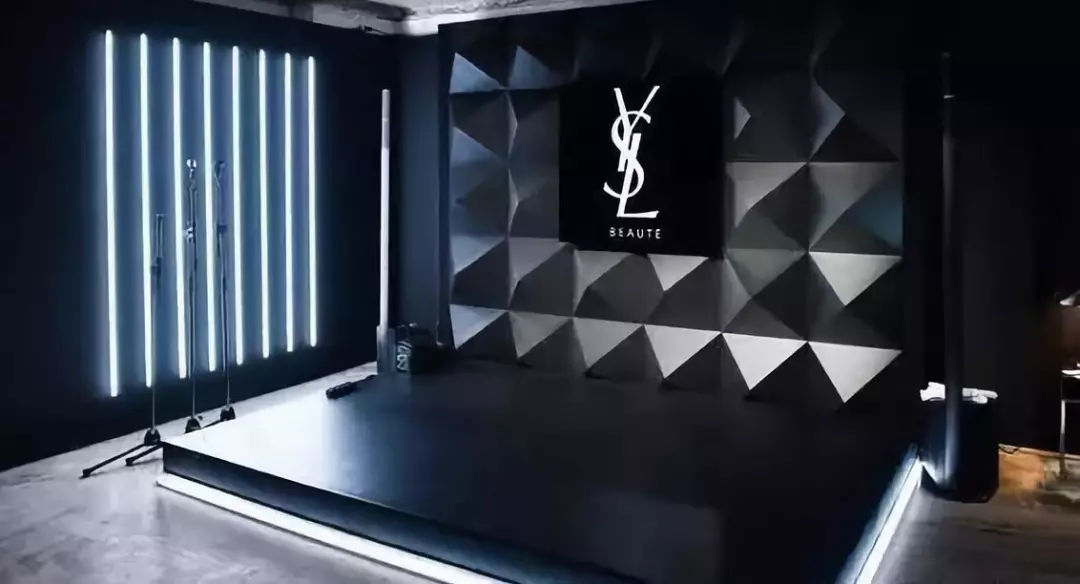 吸引各大明星网红为它疯狂打call,众明星大咖前来打call