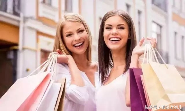 想要品牌服装店生意爆红怎么做,开服装店两年了怎样让生意好起来