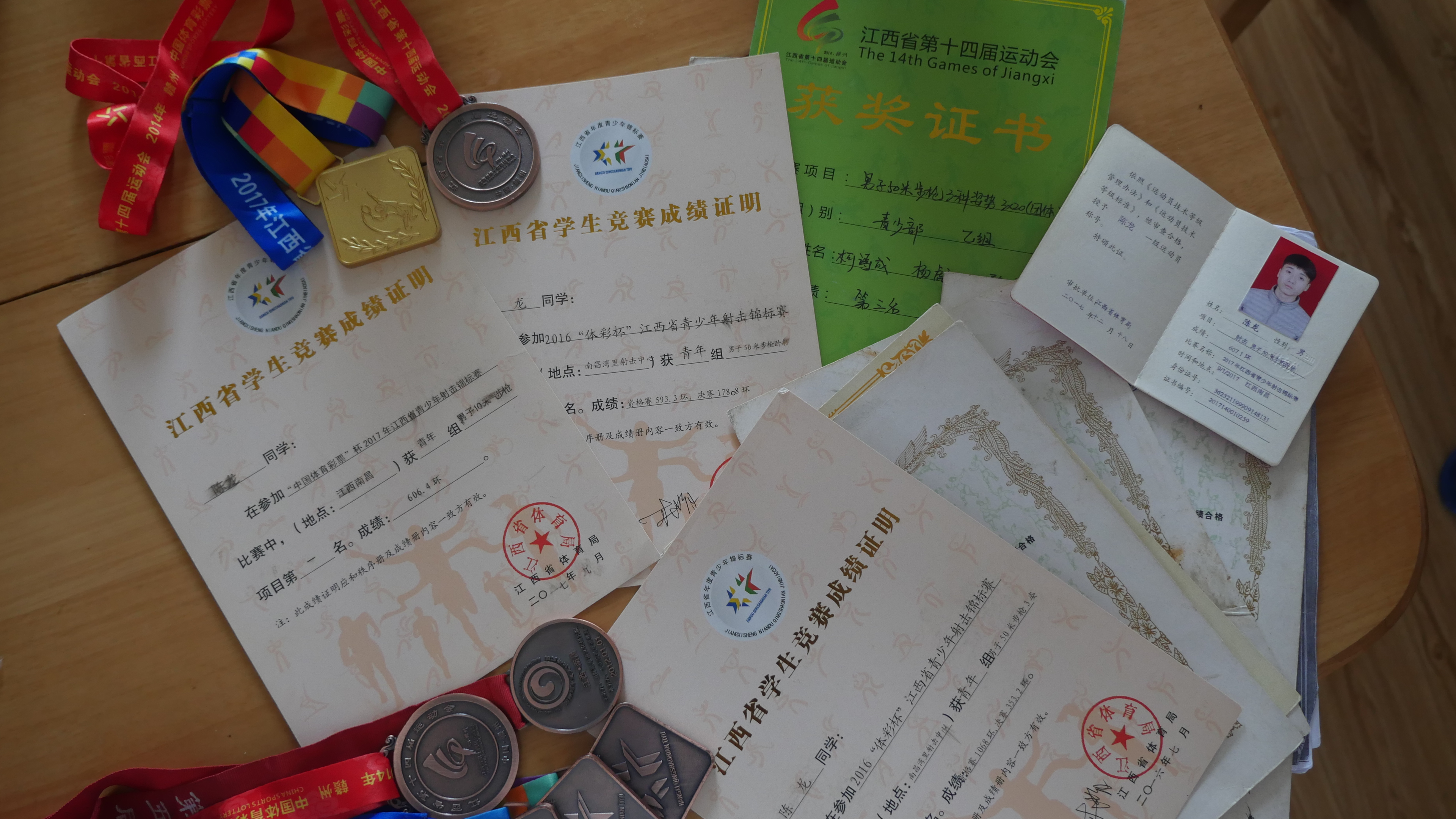 江西16岁少年考上清华,江西18岁少年被清华录取