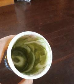 酸奶喝完的时候，你需要一只狗，狗狗：咋回事？你就不能大方点