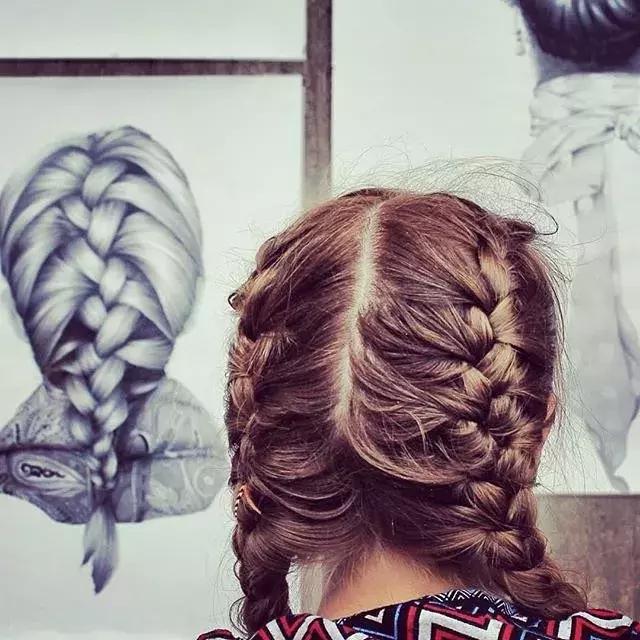 柔顺的长发很容易引人遐想，一起来看看画师笔下的头发如何表现