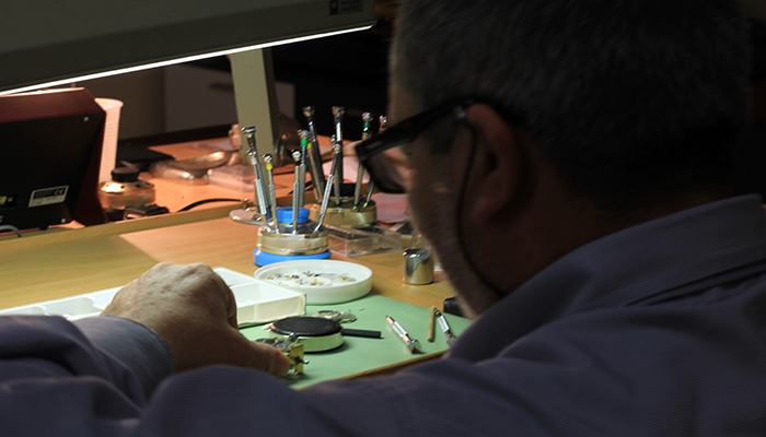 戴高仿表有必要吗,女孩子不要懂左手戴手镯的含意