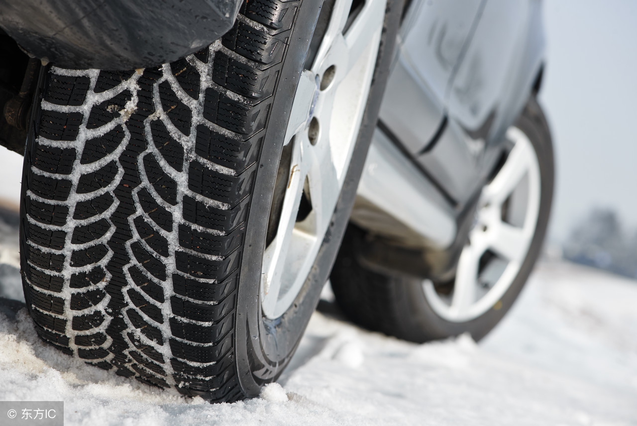 在路上汽车轮胎没气了怎么解决,轮胎师傅