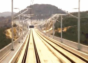 为什么高铁一到站点手机就信号差,怎么解决高铁上信号不好的问题