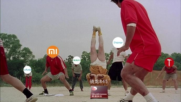 少林足球周星驰隔着玻璃看足球,看周星驰少林足球