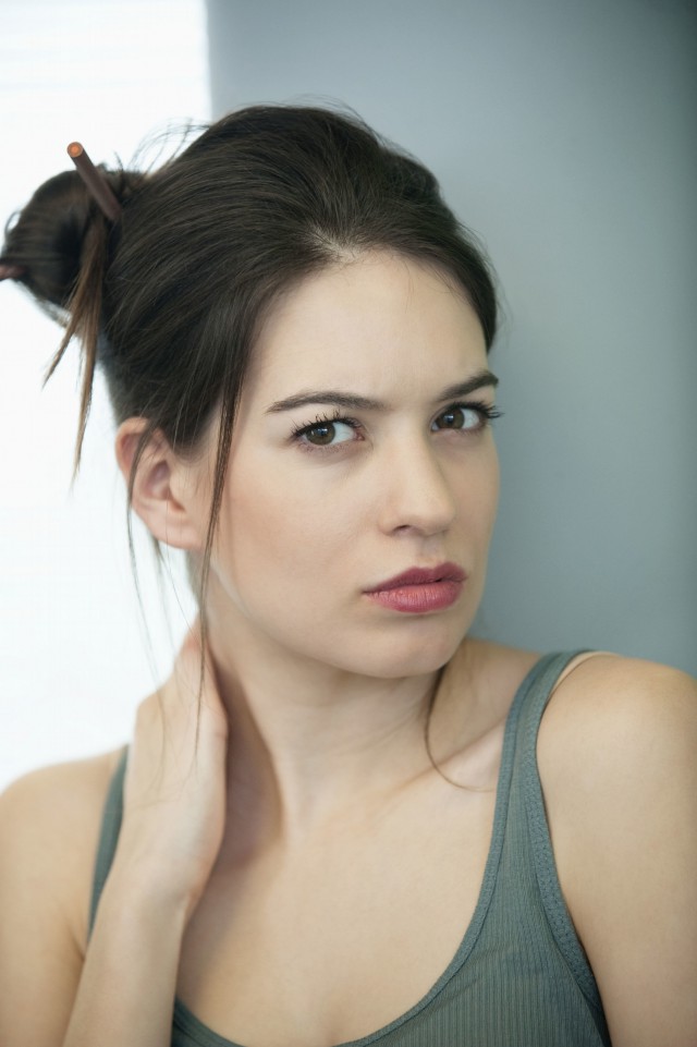 一根簪子挽头发简单30秒搞定,一根簪子挽头发的技巧慢动作分解