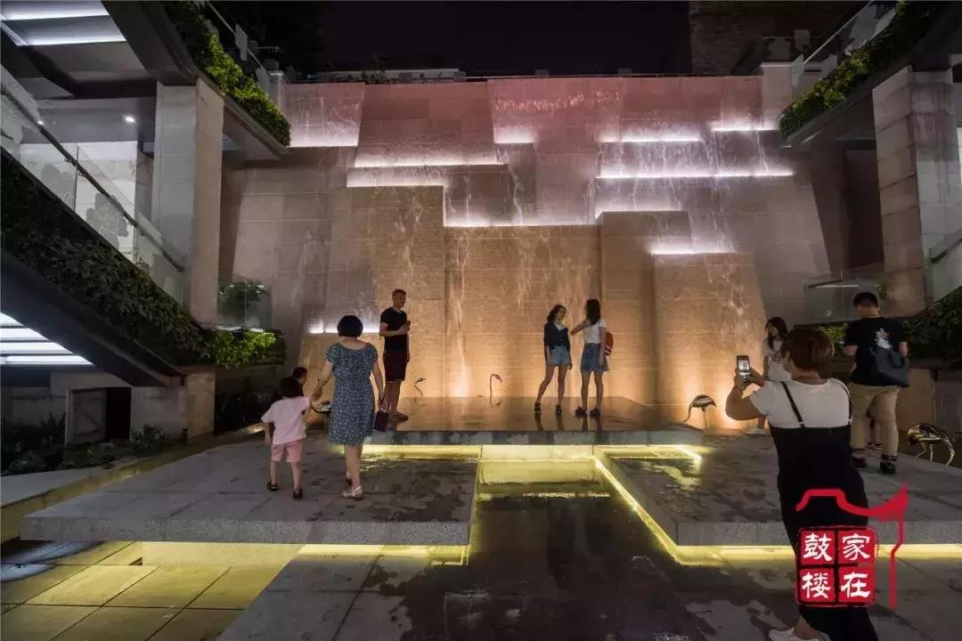 美炸！新南街亮相！地下商业街明天开业！很多网红店都来了