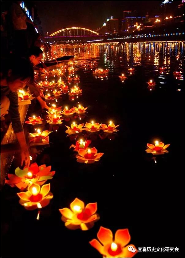 我向青天问明月文/任桃英