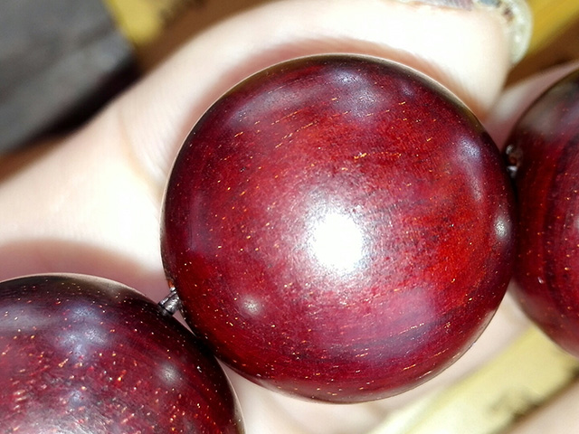 小叶紫檀表面棕眼会盘出金星,小叶紫檀只有棕眼没有金星