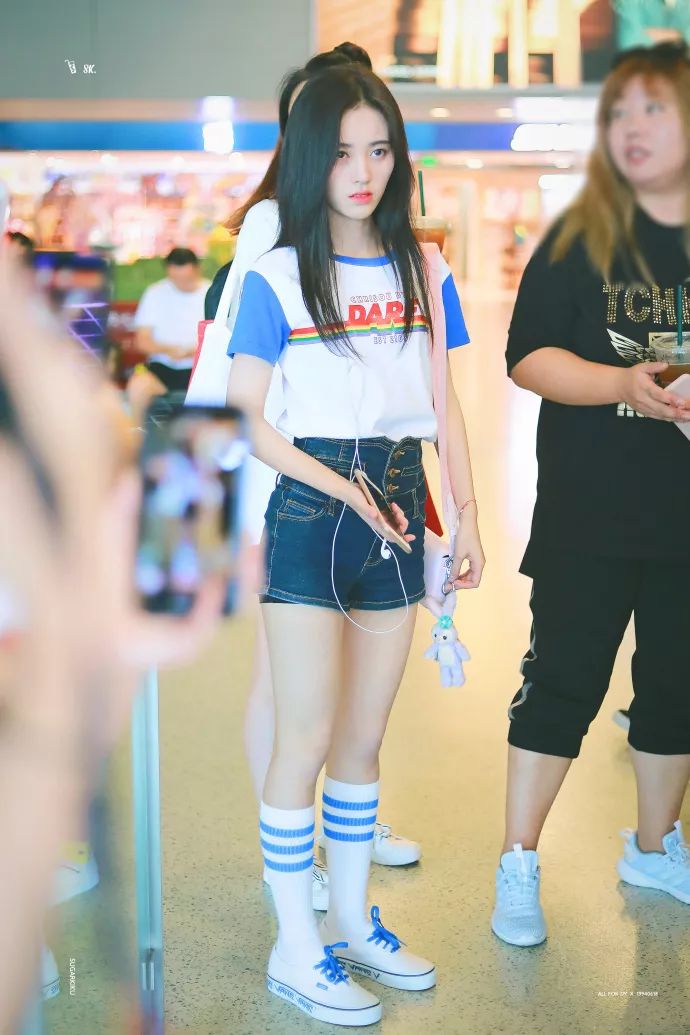 鞠婧祎穿分叉裙,鞠婧祎衣服打结