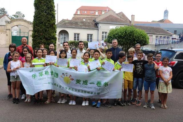 红遍整个欧坦市的草小西区学子，了解一下