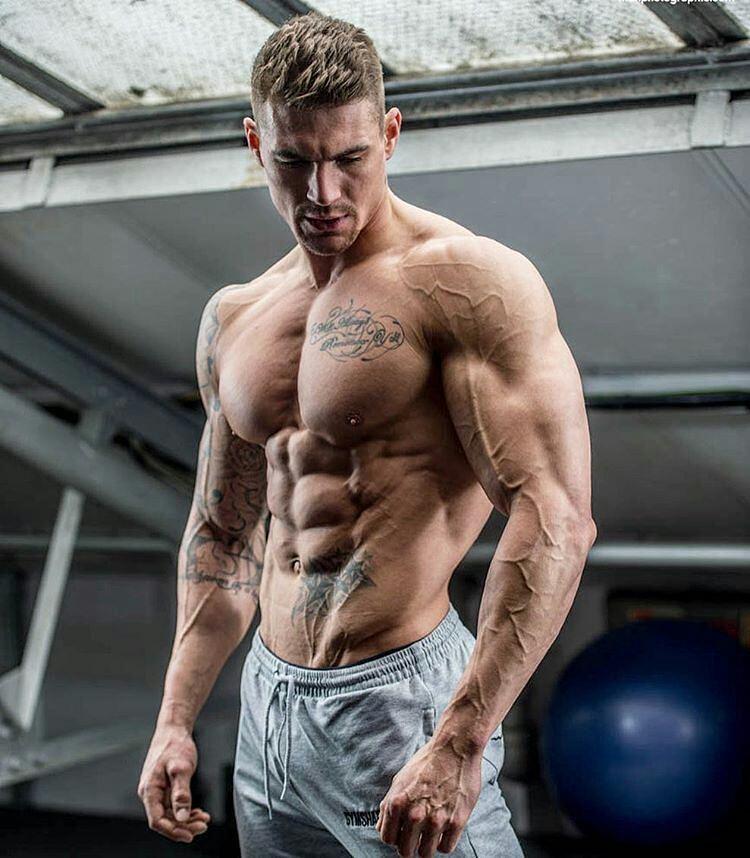 手腕细的男生怎么练手臂肌肉,如何增强手臂肌肉和力量