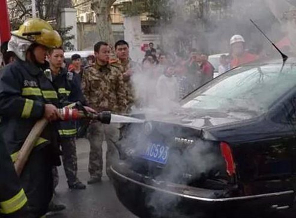 老司机必备后备储物箱,老司机车内常备物件