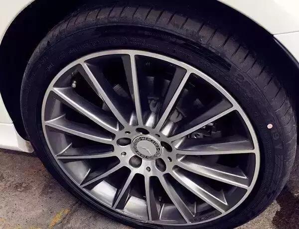 轮胎上的小细节图解,轮胎上有小点点是什么