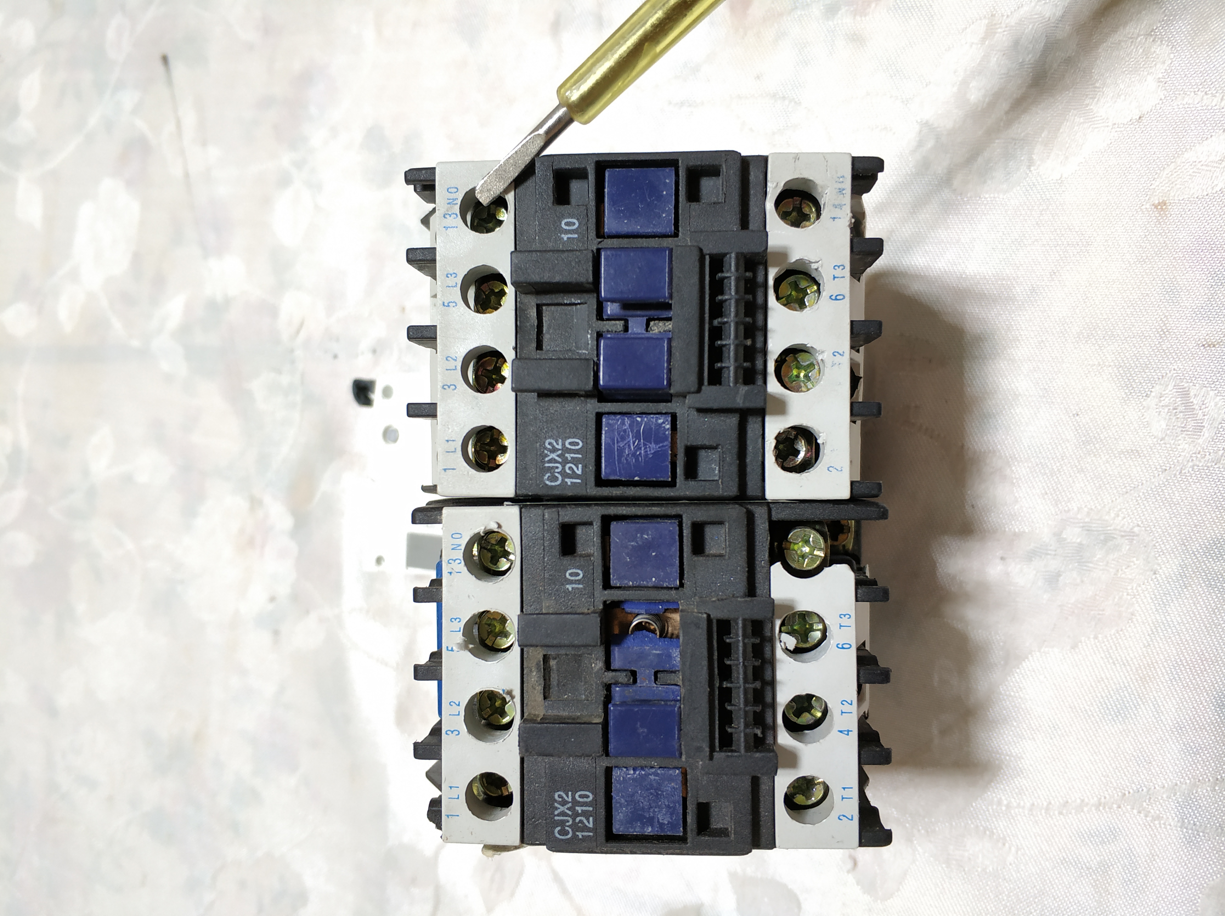 交流接触器上面的数字代号啥意思,交流接触器铭牌怎么看