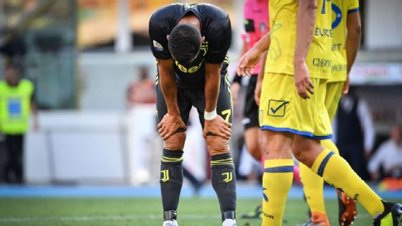 克里斯蒂亚诺·罗纳尔多参加活动,克里斯蒂亚诺罗纳尔多亲签球衣