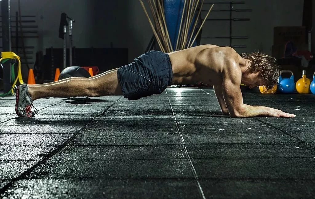 5个平板支撑核心动作你值得拥有,核心强化平板支撑