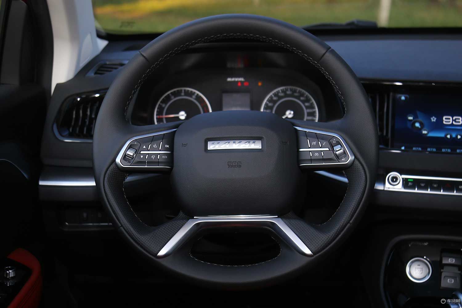 扔下了女朋友去草原试驾哈弗H2s7万块的个性小车成为了“新欢”