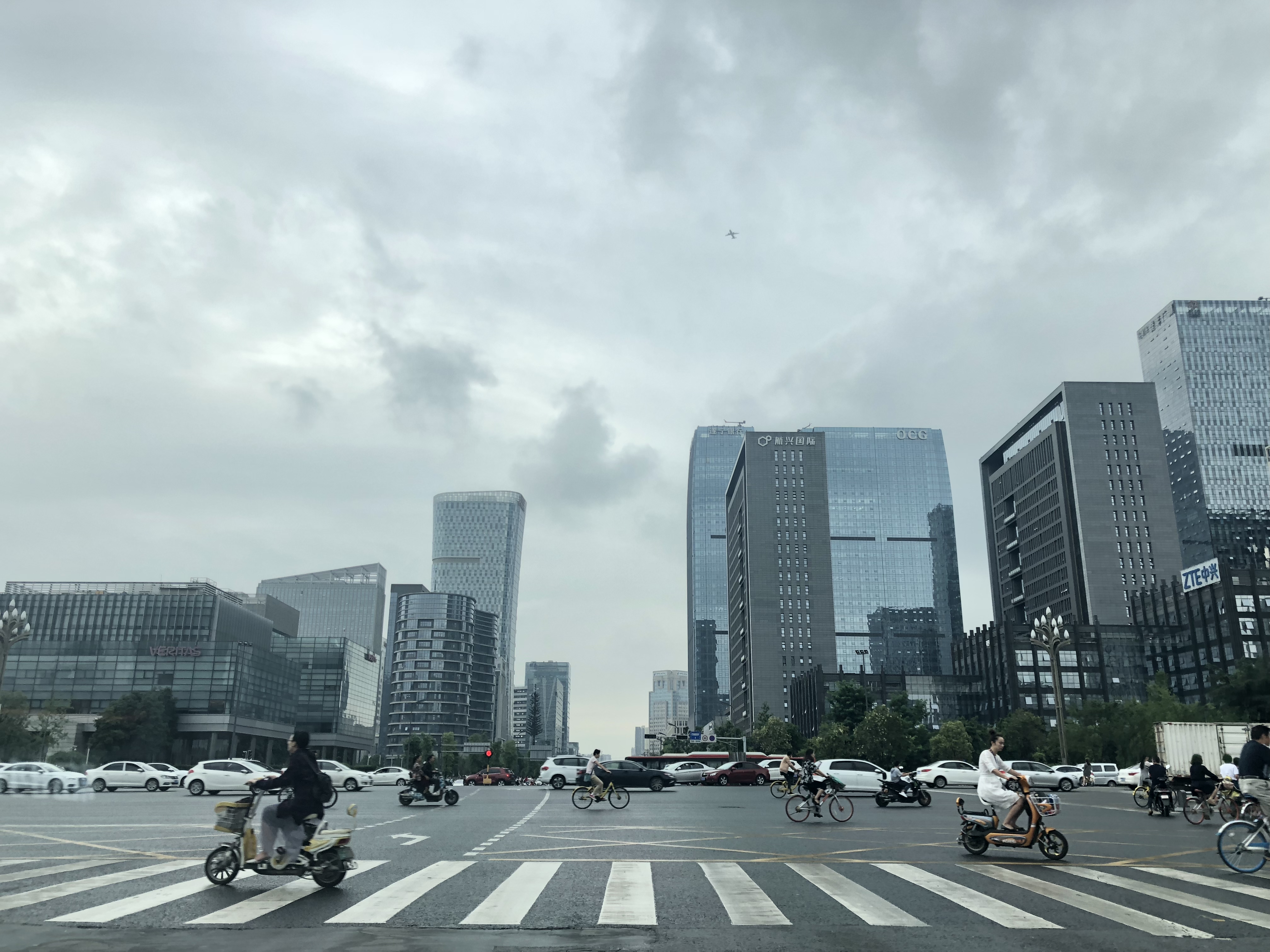 阿里巴巴厚底拖鞋,阿里巴巴拖鞋推荐夏季