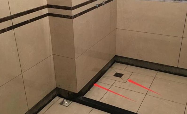 给墙砖加腰线，当发现问题时，师傅却说：不要在意细节问题