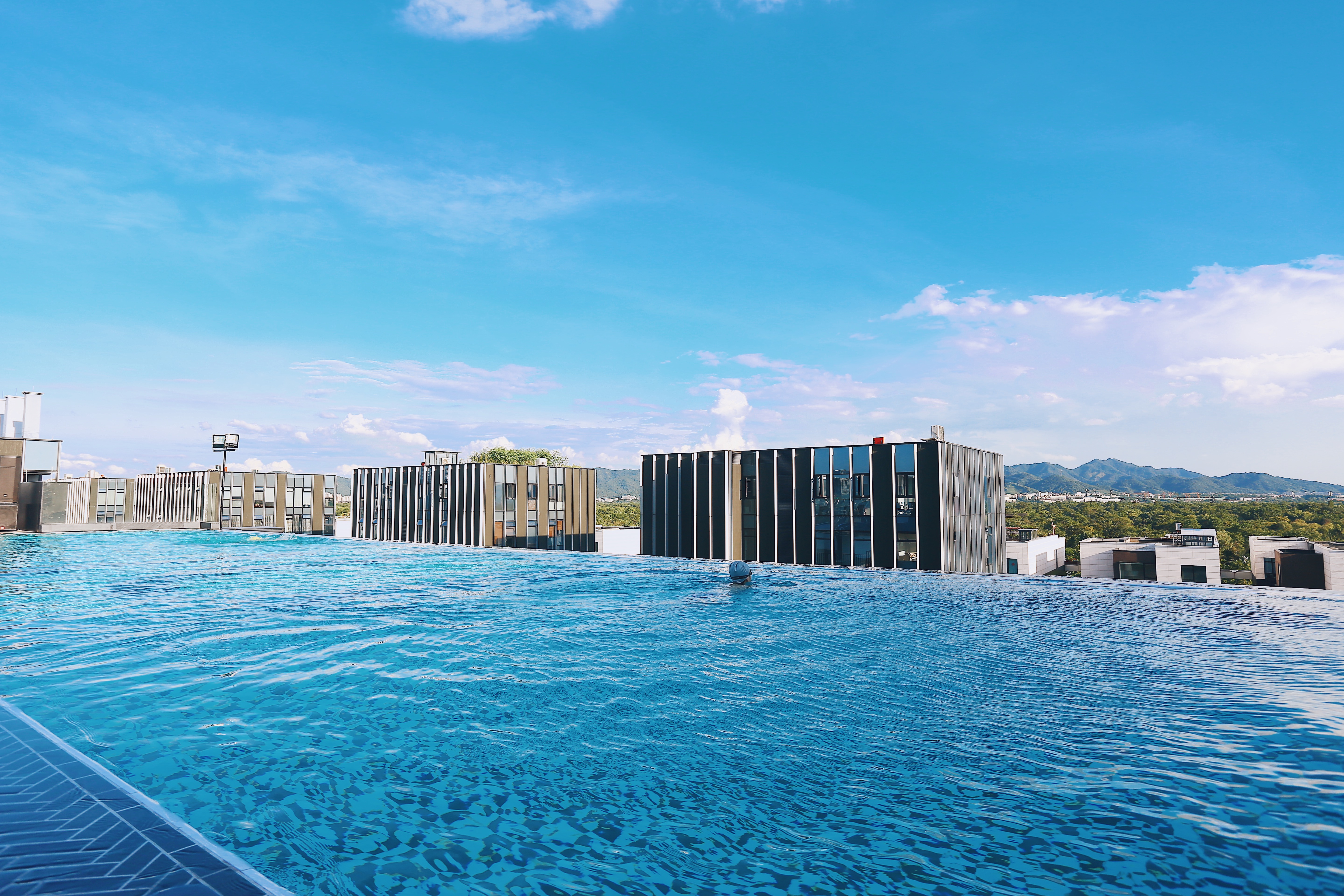 杭州网红打卡露天游泳池,无边泳池网红打卡视频