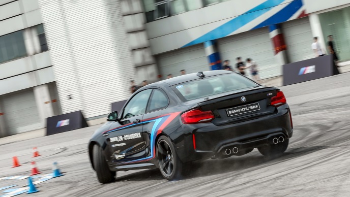 宝马m的漂移,宝马m系漂移教程