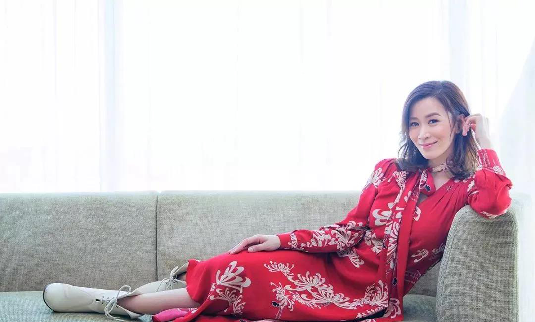 延禧攻略高贵妃被娴妃拉去照镜子,延禧攻略娴妃向高贵妃下跪