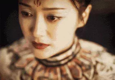 这么动人的“流泪亲吻妆”,其实你不用哭就能拥有!