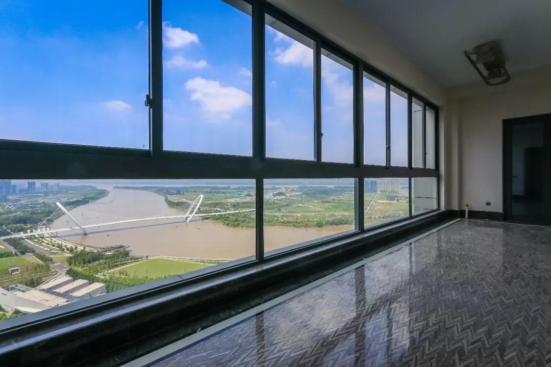 仁恒江湾天成380㎡，河西最顶级大平层！客厅开间层高逆天……