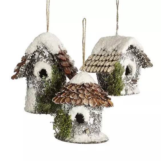 用松塔做的创意吊饰,松塔加树枝创意手工吊饰