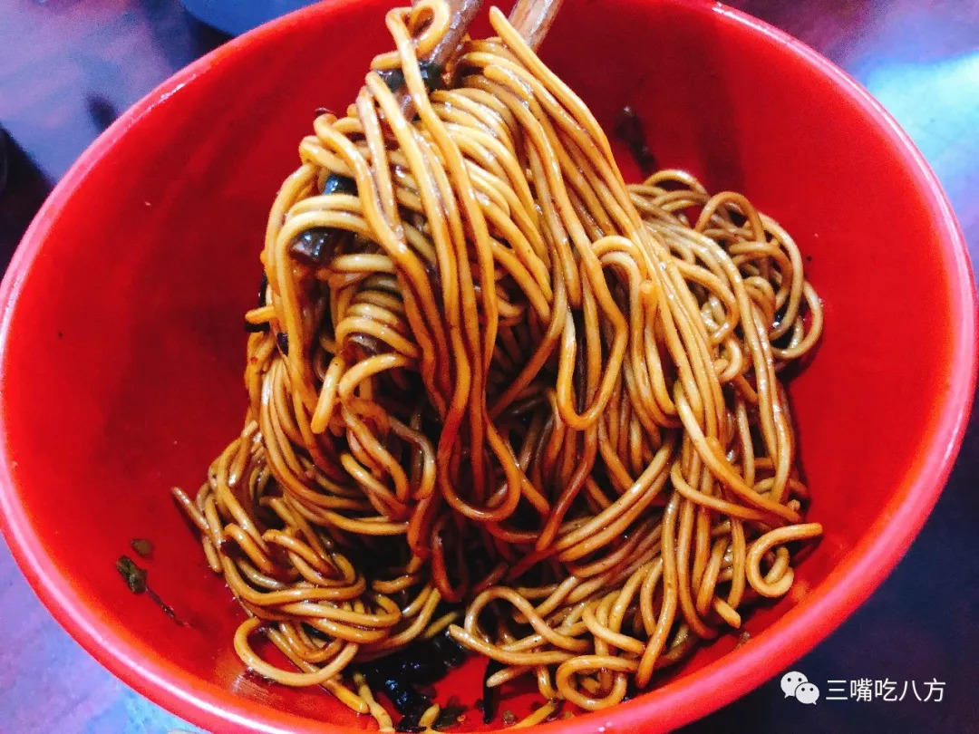 当年要是我没去批发美容美发产品，现在哪里还有小杨生煎的机会！