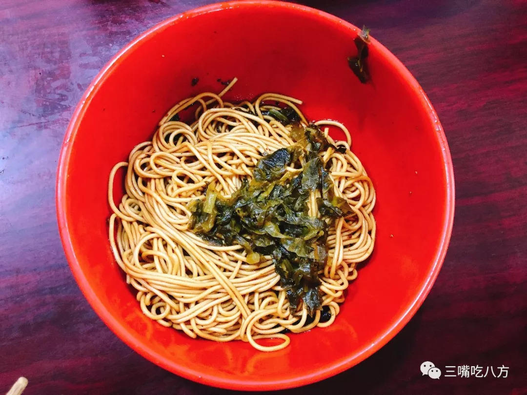 当年要是我没去批发美容美发产品，现在哪里还有小杨生煎的机会！