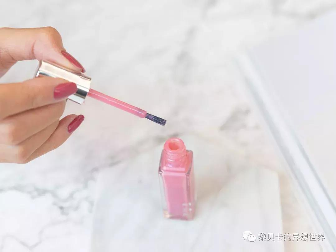 夏天指甲油2022年新款显白带钻,指甲油2022年流行网红夏天显白