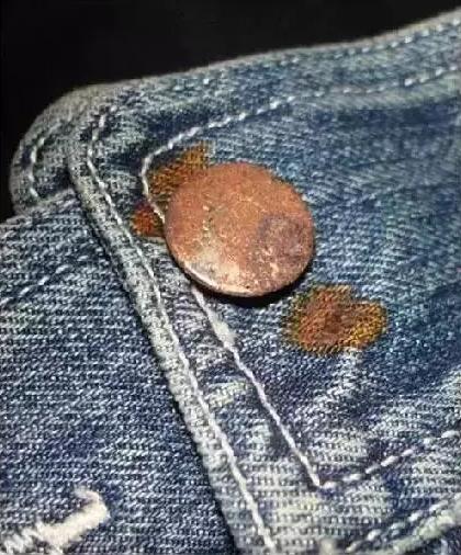 衣物有血渍怎么处理,干洗衣服上的血渍能洗干净吗