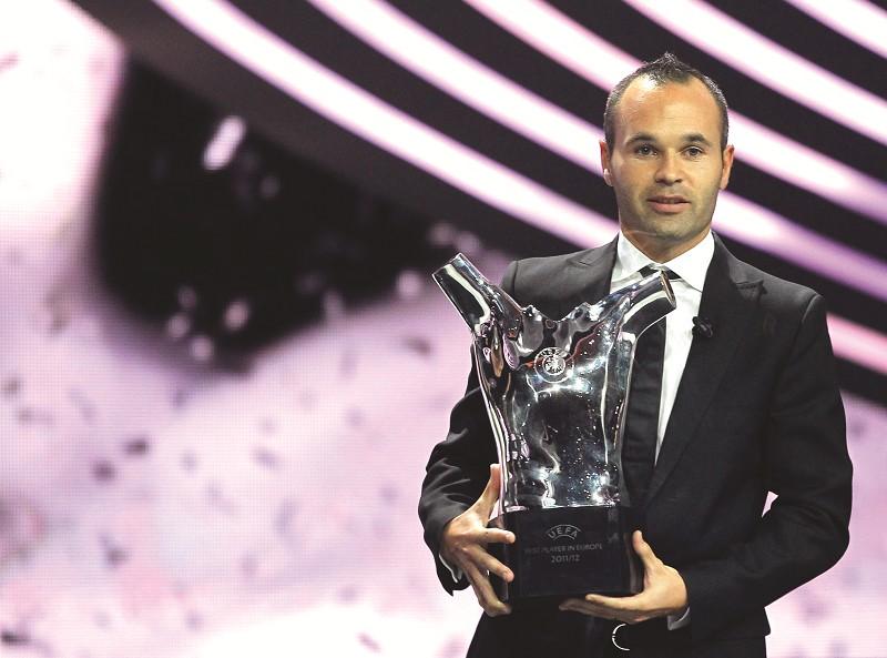 欧足联最佳球员c罗,欧足联年度最佳球员历届三甲