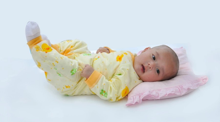 宝宝枕头怎么枕才合适,宝宝多大的时候就可以用婴儿枕头