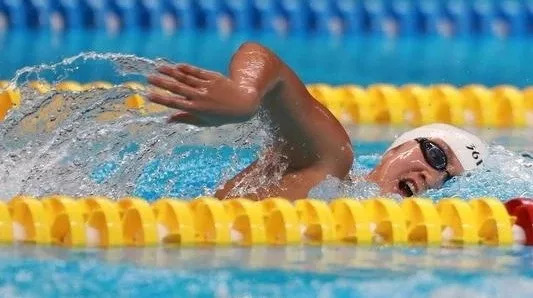 8.23日｜新早读来了！体能不过关啊！足球运动员酒驾被查，狂奔400米被民警生擒：最后还大便*禁失**