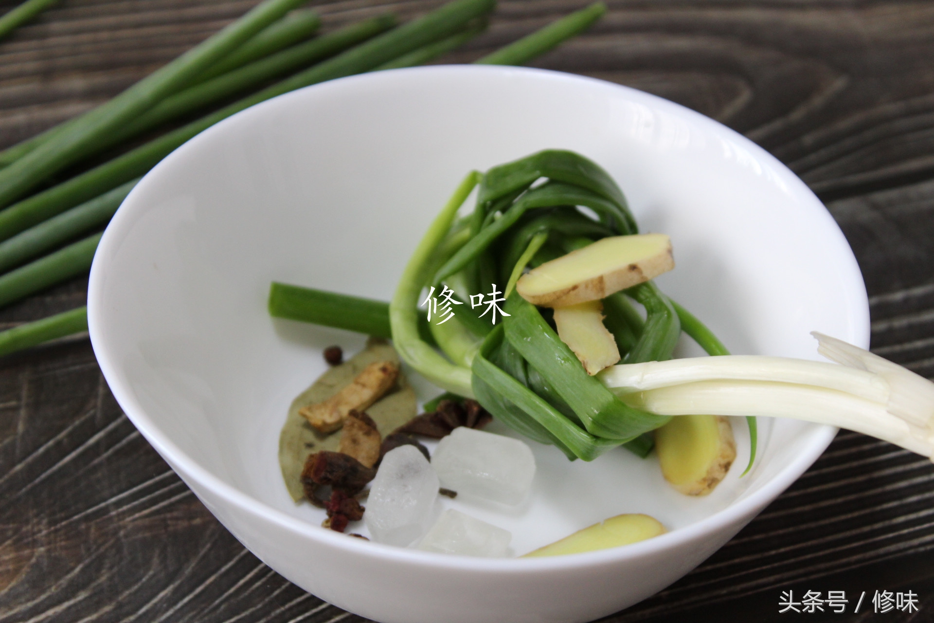 放马蹄的四喜丸子做法,四喜丸子放荸荠和馒头哪个好吃