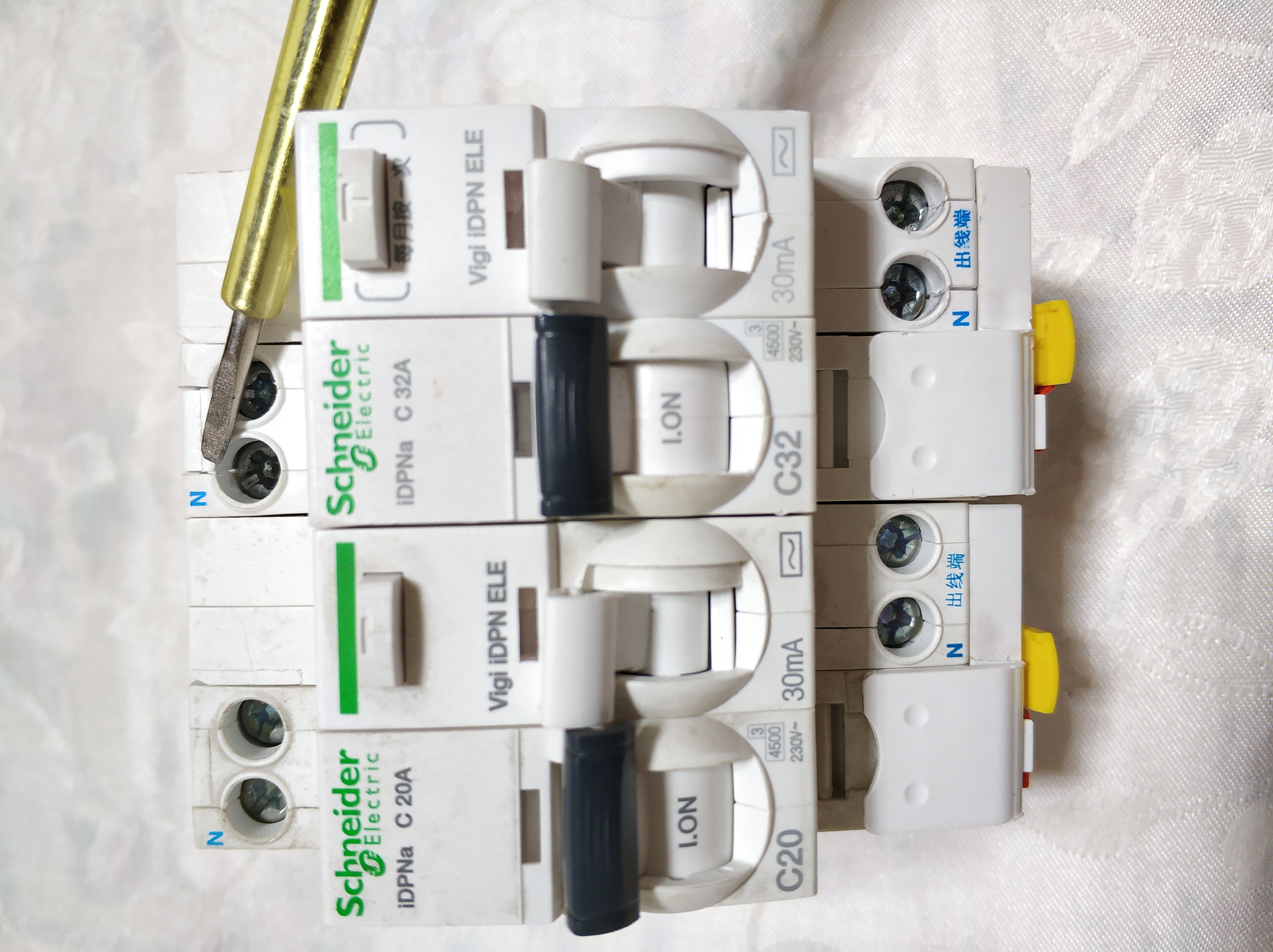 漏电保护器与1p空气开关接线方法,空气开关漏电保护器接线左零右火