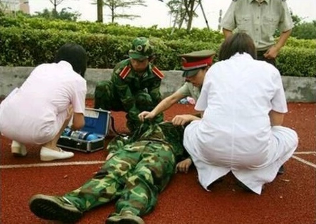 军训特辑军训小技巧新生必看,军训前怎么锻炼才能让军训不累