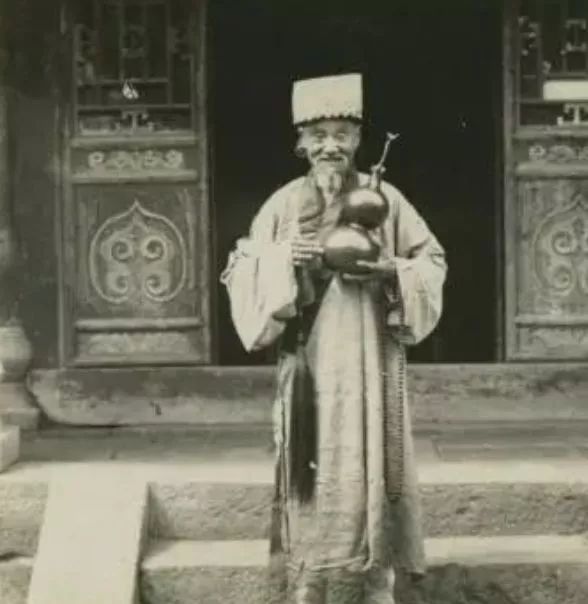 鎵嬩覆鏂囩帺鍗佸ぇ楠楀眬,鏂囩帺鎵嬩覆灞炰簬浣涙暀杩樻槸閬撴暀