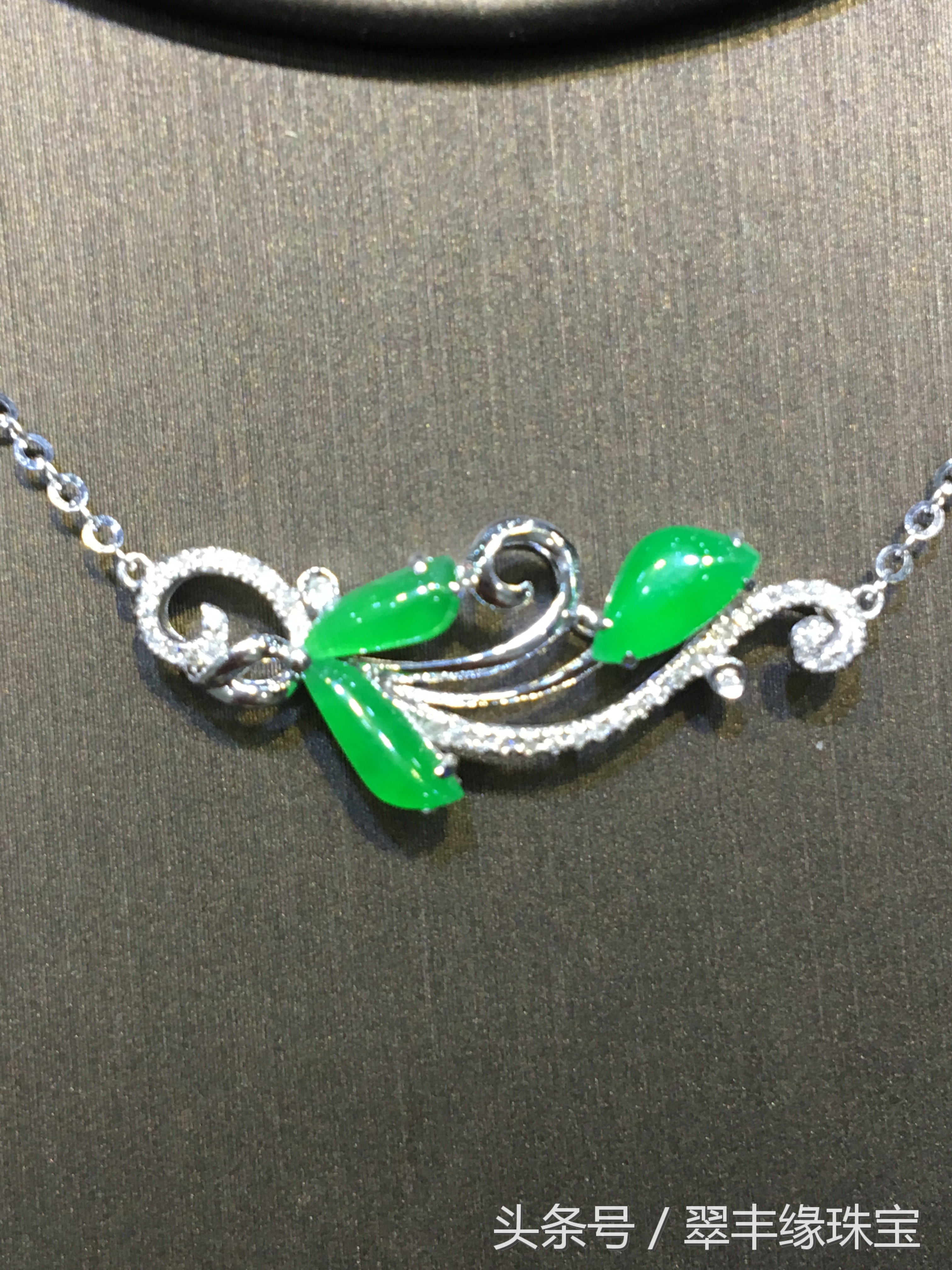 珠宝首饰不一定要买贵的，要买适合自己的，美女这条锁骨链怎么样