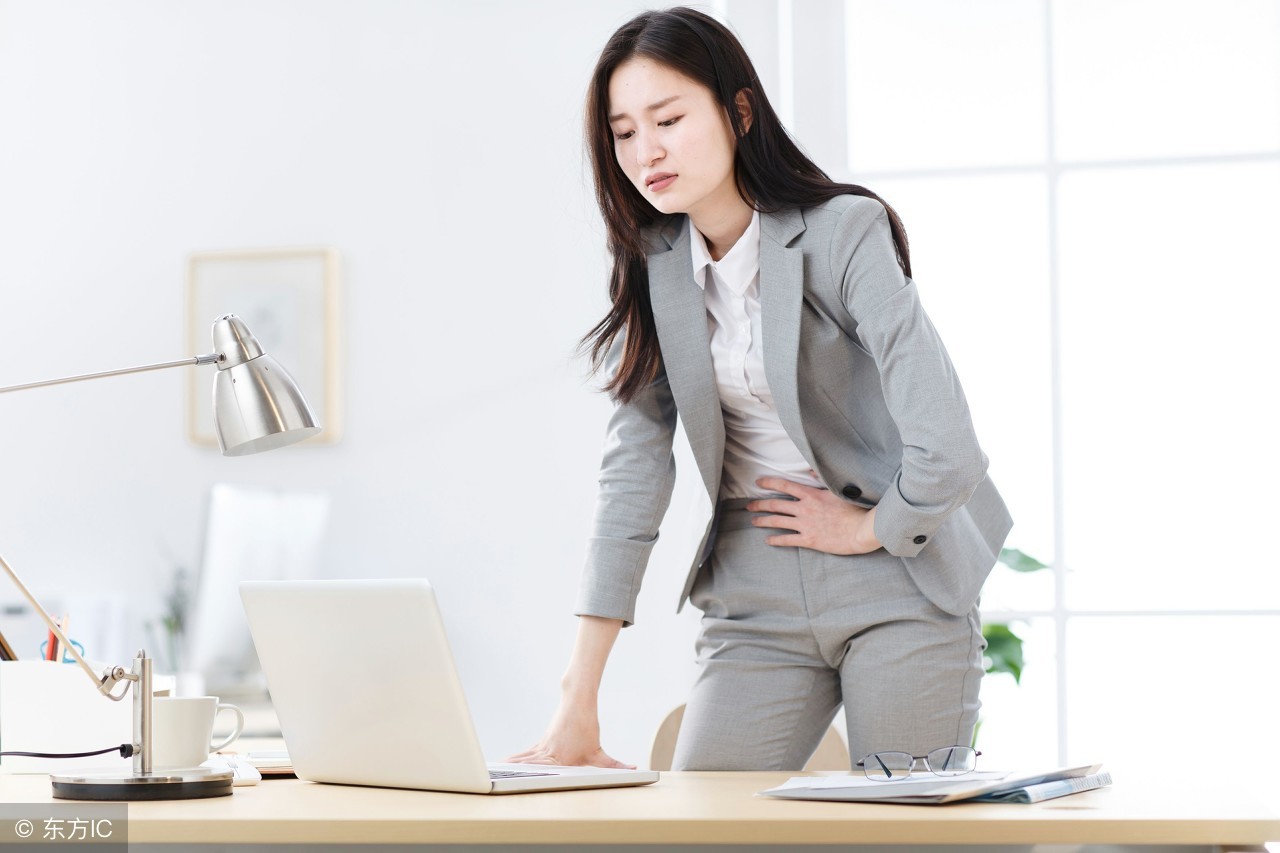 两只眼睛上眼皮浮肿是什么原因,每天睡起来眼睛浮肿是什么原因