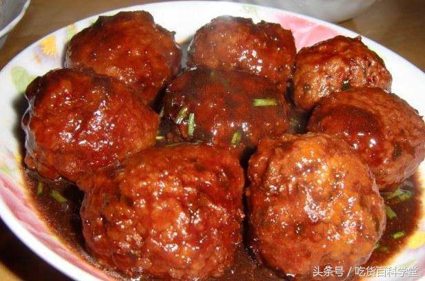 饭店里面的红烧狮子头太诱人了,红烧狮子头酒店正宗做法