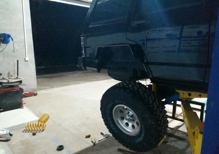 切诺基213改大脚,切诺基213升高5寸改装